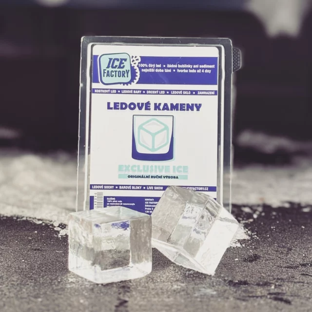Tak tohle jsou naše Ledové kameny !!!

Ledové kameny z Ice Factory jsou dokonalou volbou pro každého, kdo si chce vychutnat svůj drink bez ředění. Díky své vysoké hustotě a preciznímu tvaru vydrží déle než běžný led a zároveň vypadají stylově a luxusně. Jsou ideální pro whisky, koktejly i nealko, a každému nápoji dodají šmrnc. Ice Factory garantuje čistotu, kvalitu a krásu každé kostky – protože i led může být zážitek.

Balení po 6 kusech pro koncové zákazníky. Rozměr kamenů je 50x50x50mm z čirého ledu. 

Rozvoz po celé ČR !!! Brno, Ostrava, Praha, Plzeň, Mladá Boleslav. Liberec, Karlovy Vary, České Budějovice .....

Do těchto kostek dokážeme udělat také logo klienta či číslovky, značky atd 

Pro bary a restaurace máme i XXL balení kde je v balení 192 ks 50x50x50mm ...

Ať se vám daří